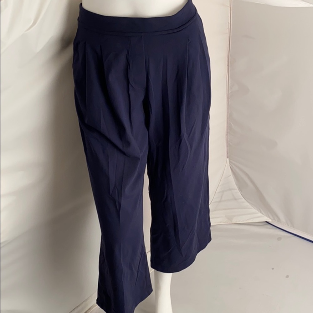 Lululemon navy pleated wide leg cropped pants